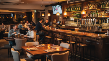 Klassische Kneipe bzw. Pub und die notwendige AV-Technik